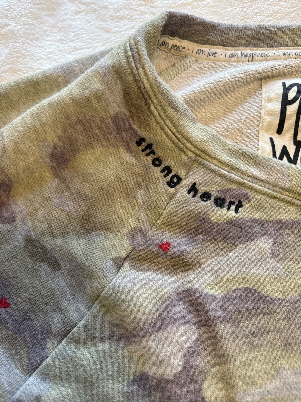 PEACE LOVE WORLD CAMO CREWNECK - Picture 3 of 5